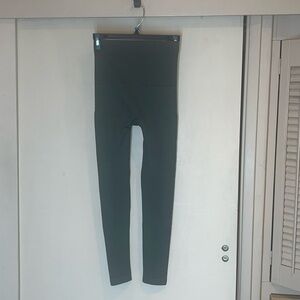 Anti Compression leggings size XS forest green NWOT / unworn